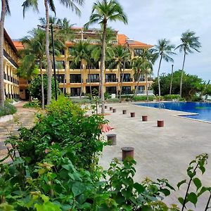 Hon Rom Central Beach Resort